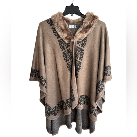 Jon & Anna New York Jackets & Blazers - Poncho Cape Shaw Coat Ornate Women's Faux Fur Trim Brown Black One Size Classic